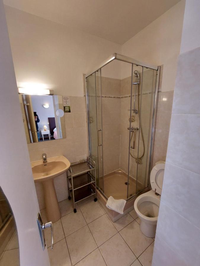 L'Accent - Hotel 2 Etoiles Et Restaurant - Logis Hotels Astaffort Екстер'єр фото